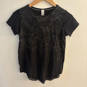 Ivivva by Lululemon Black Short Sleeve Tee with Subtle Foil Pattern, Black Sz 14
